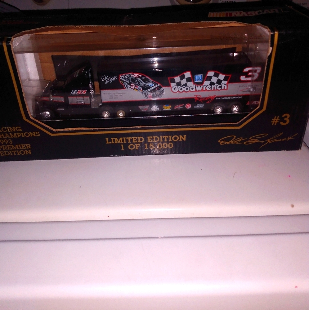 DALE EARNHARDT 1993 NASCAR Racing Champions